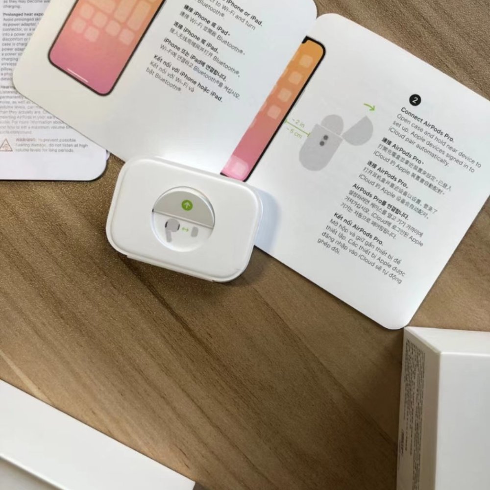 Apple airpods pro 2nd generation Bluetooth headphones for women and men - Picture 2 of 3